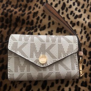 Michael Kors Wristlet Wallet